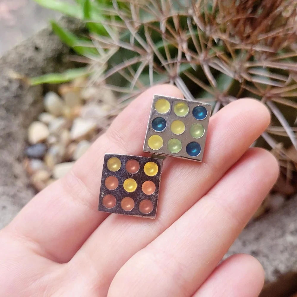 Vintage Pair of Classic Silver Polka Dot Cuff Links